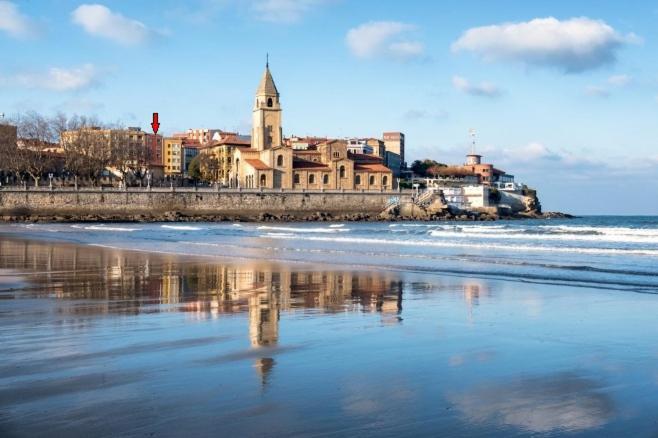 Atico En Cimadevilla Mirando Al Mar Gijon Exterior photo